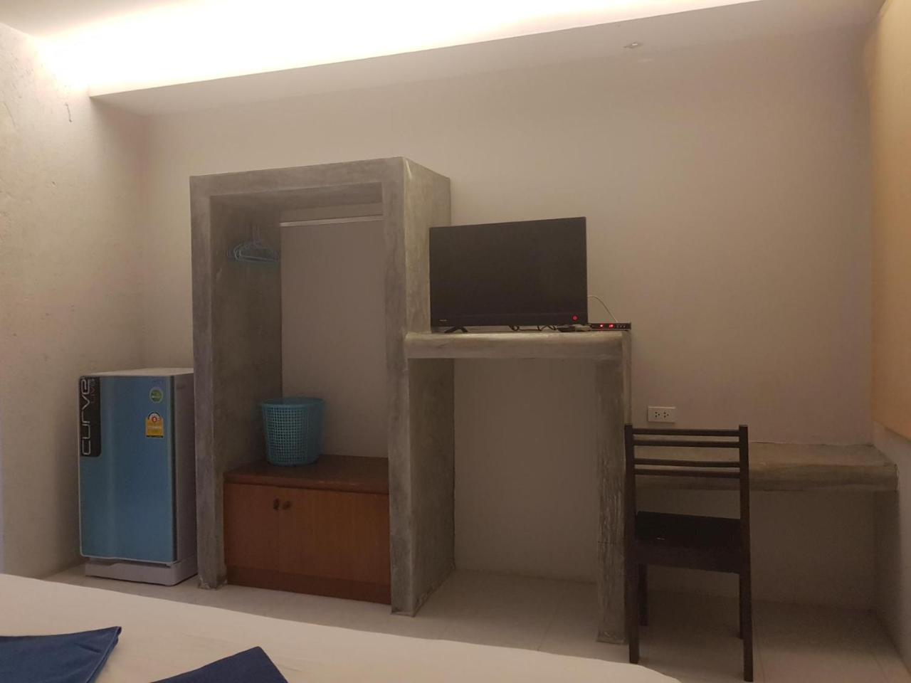2 Hotel
