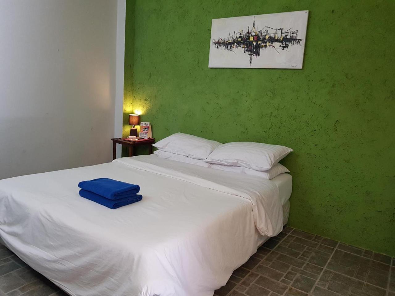 2 Hotel