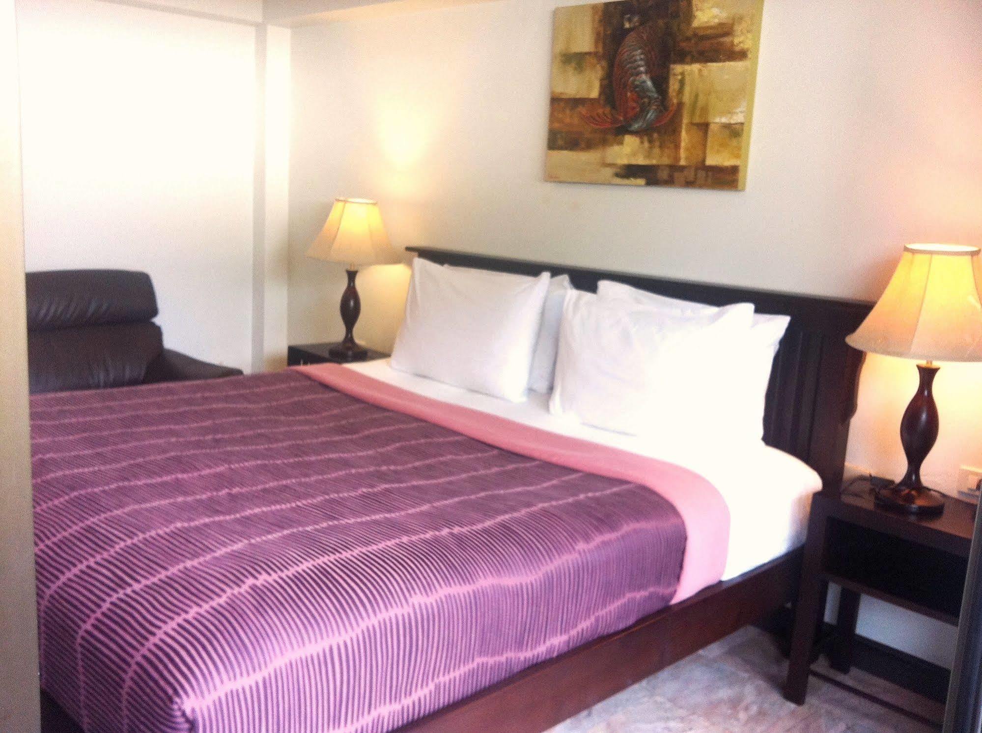 Beachfront Hotel Pantai Kamala