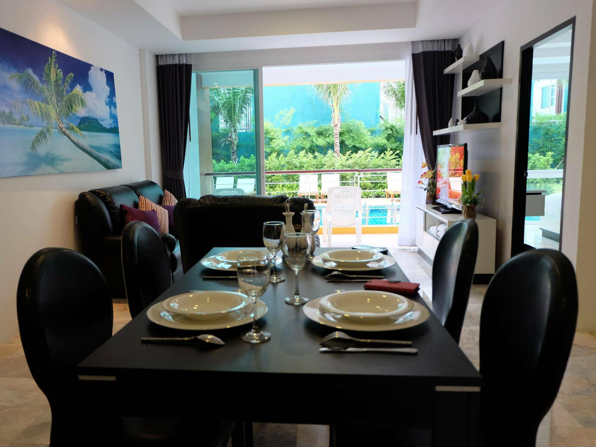 Phuket Seaview Resotel Aparthotel 4*