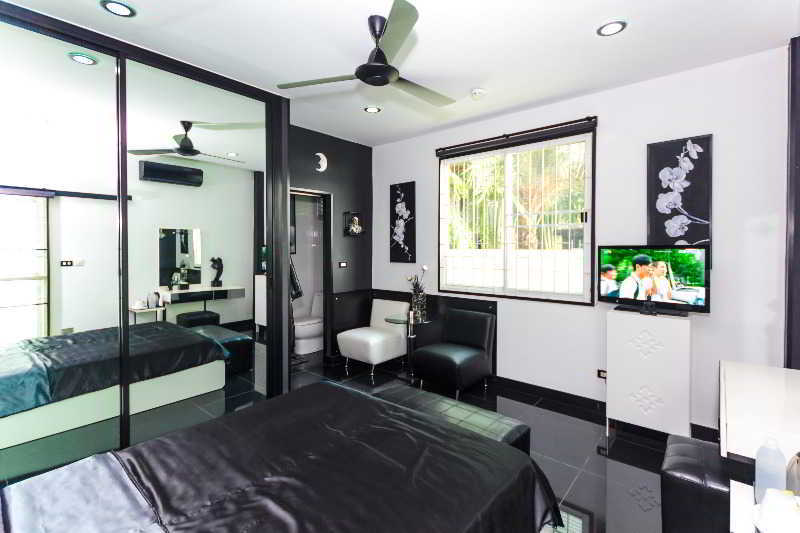 Greg's Club Rawai Hotel 3*