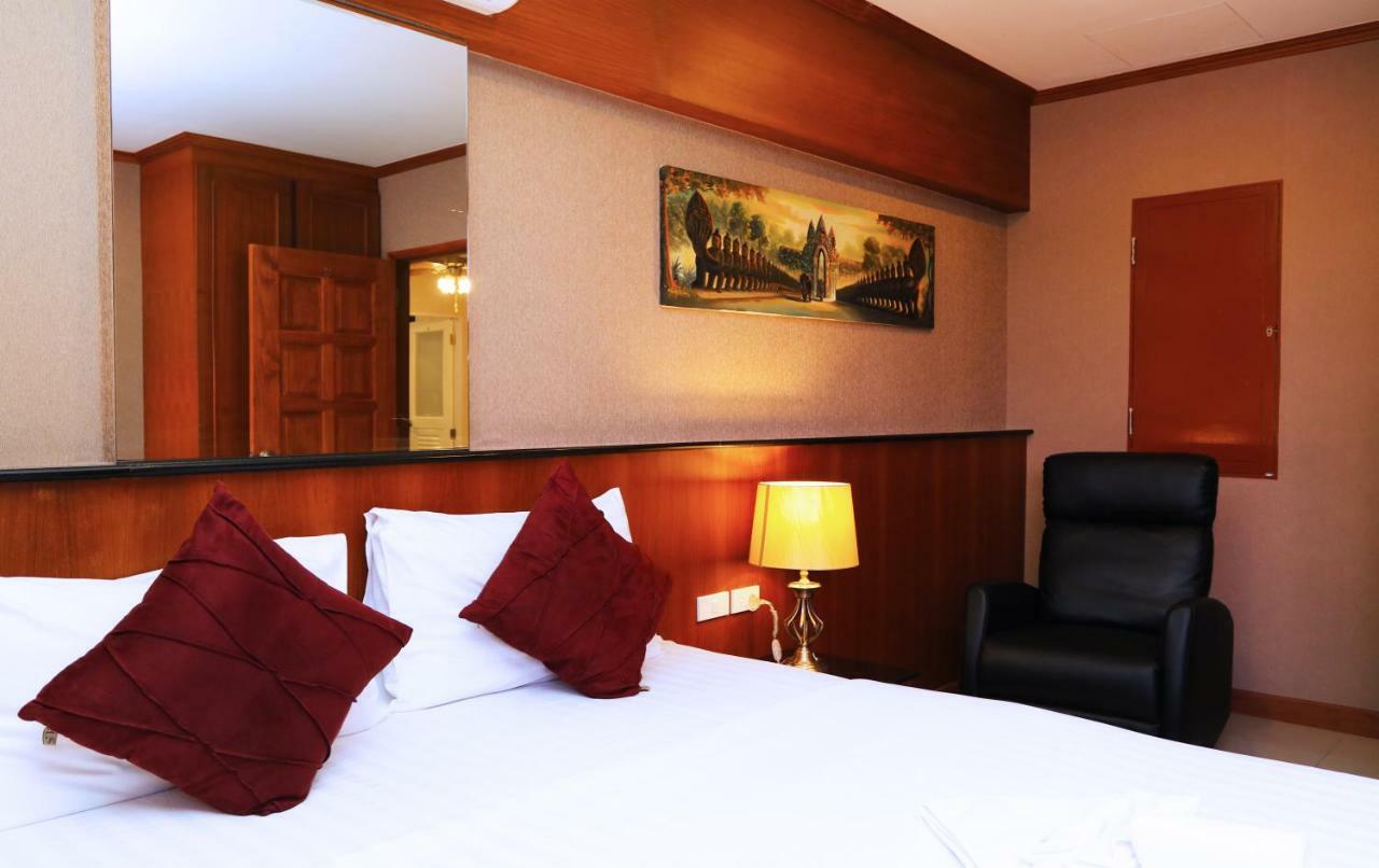 Alexander Hotel