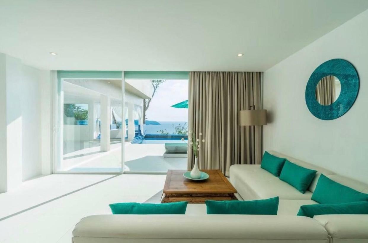 Hotel Grand Bleu Ocean View Pool