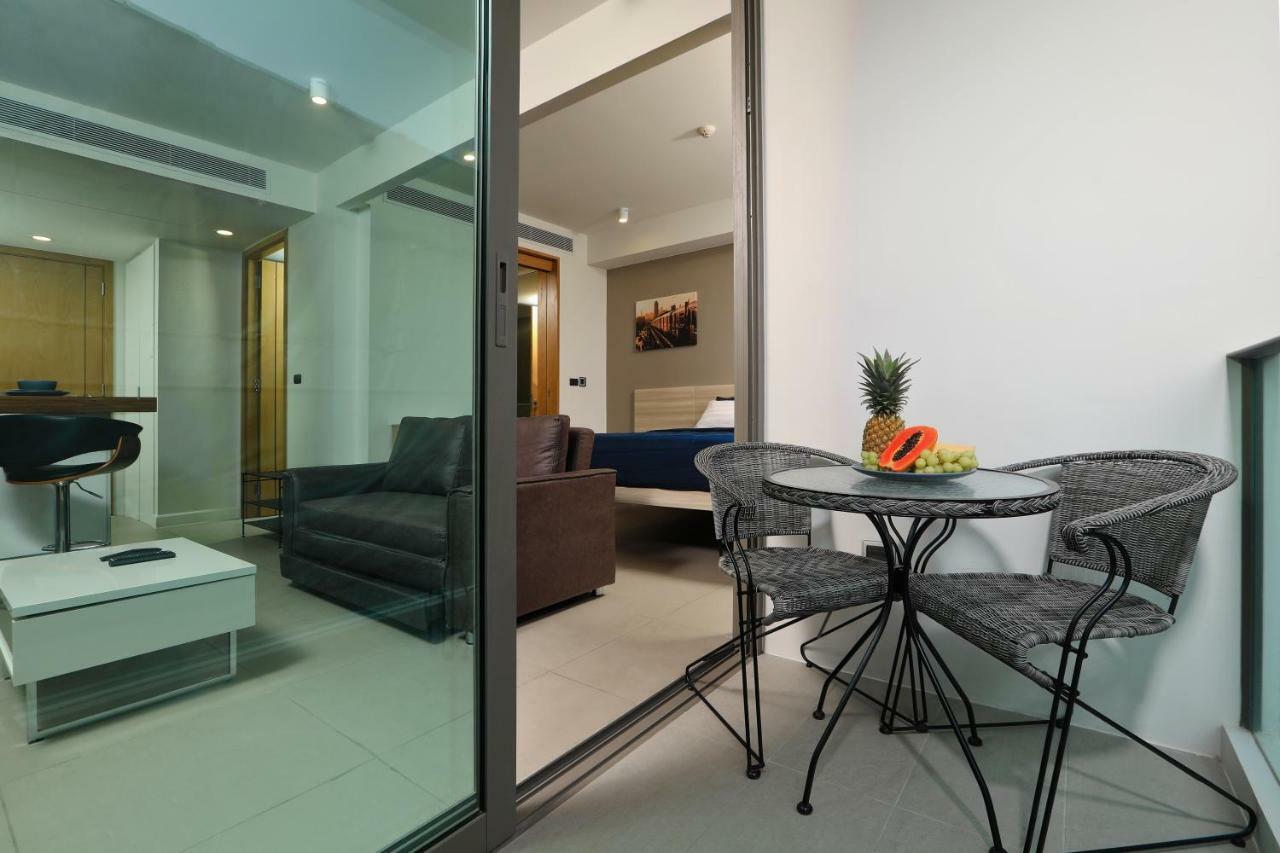 Oceanstone By Holy Cow, Studio, Next Building View * Bang Tao Beach (Phuket)