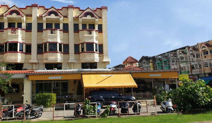 Oasis & Bar