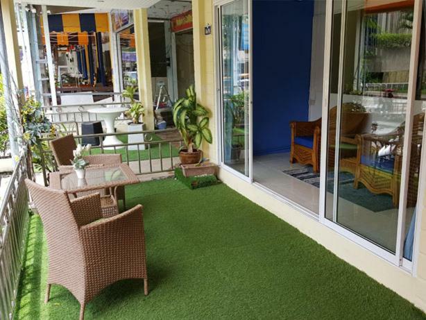 Oasis & Bar