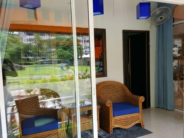 Oasis & Bar Guest house Karon