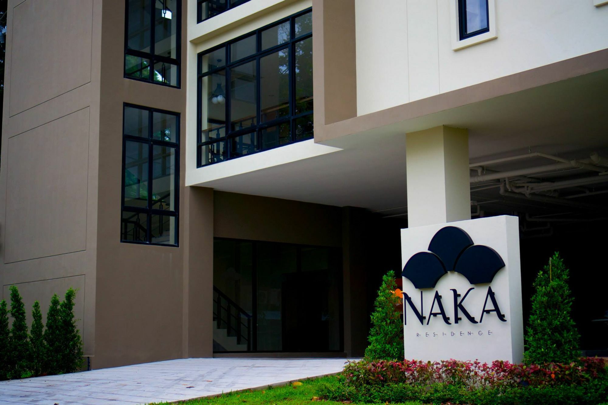 Naka Aparthotel 2*