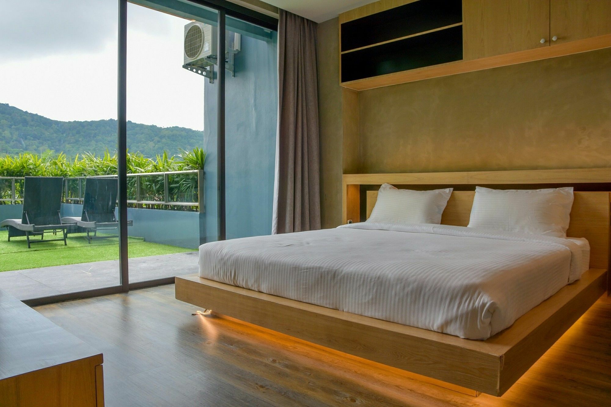 The Relife Naiharn By Atk Hotel