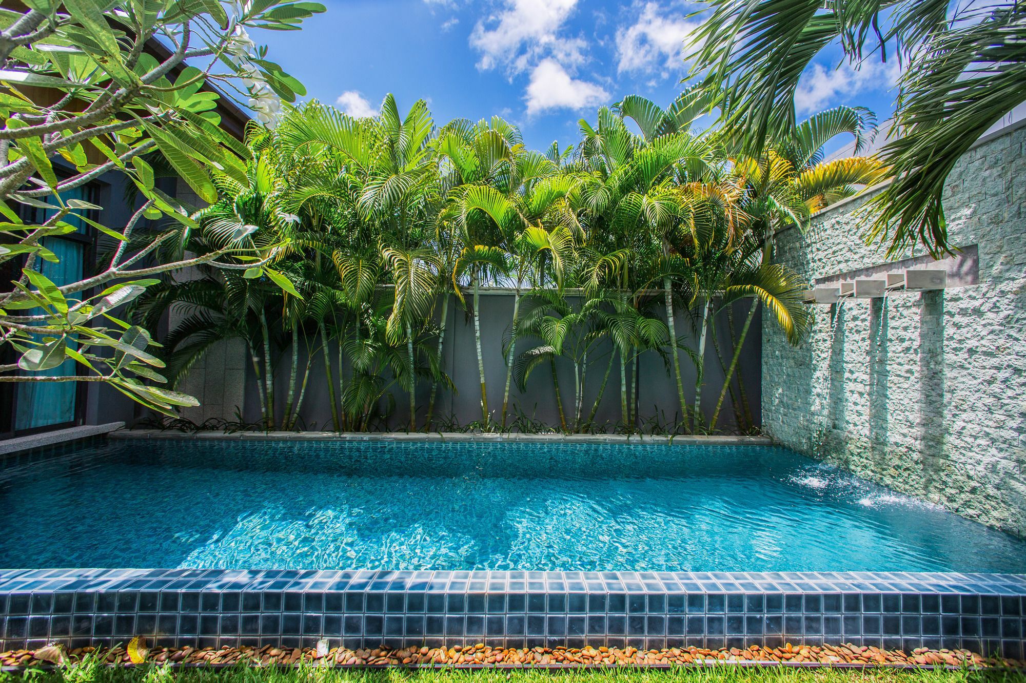 Emere Apartment Rawai