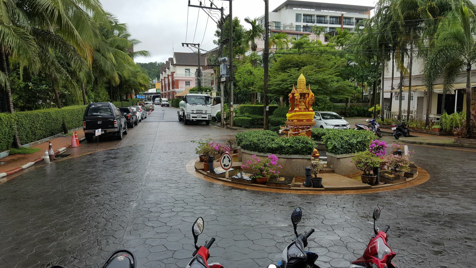 Pitstop Restaurant And Kata Beach (Phuket)