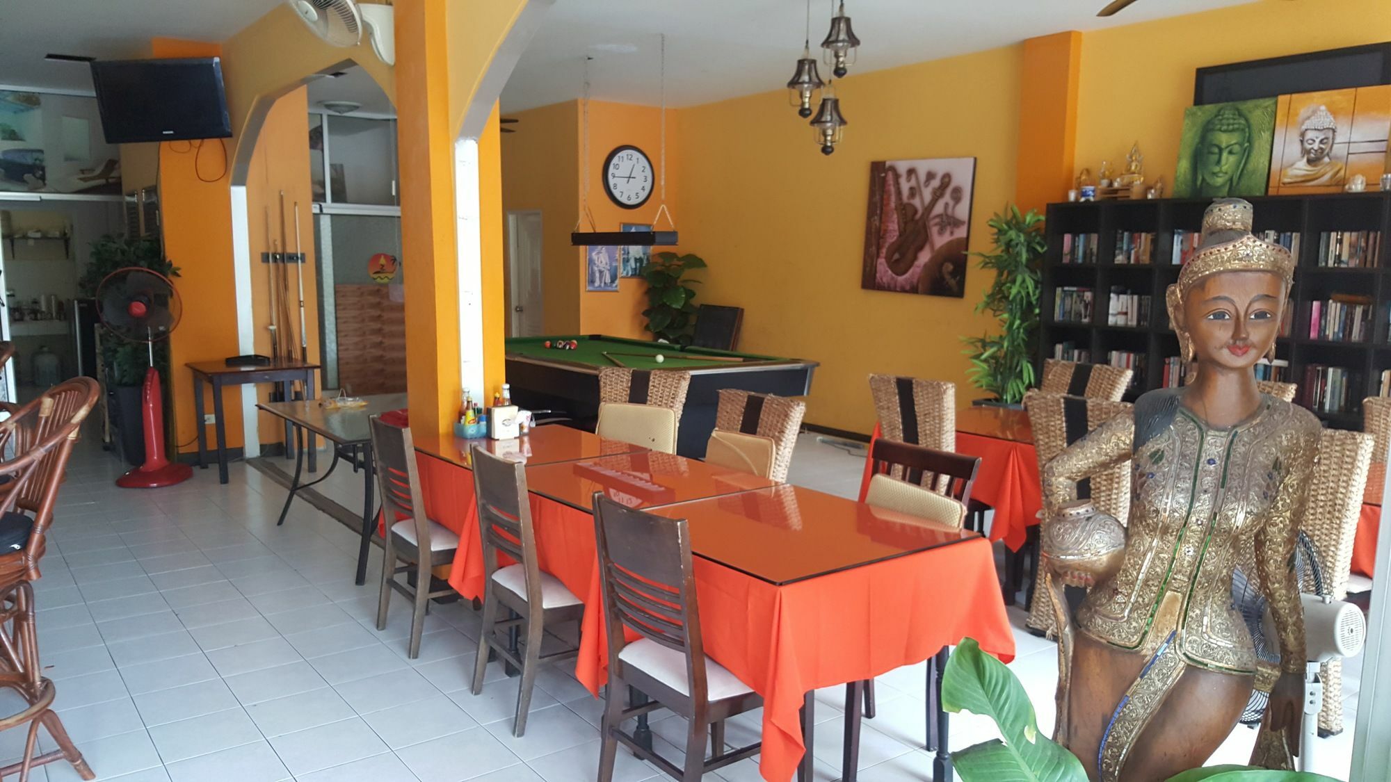 Pitstop Restaurant And Kata Beach (Phuket)