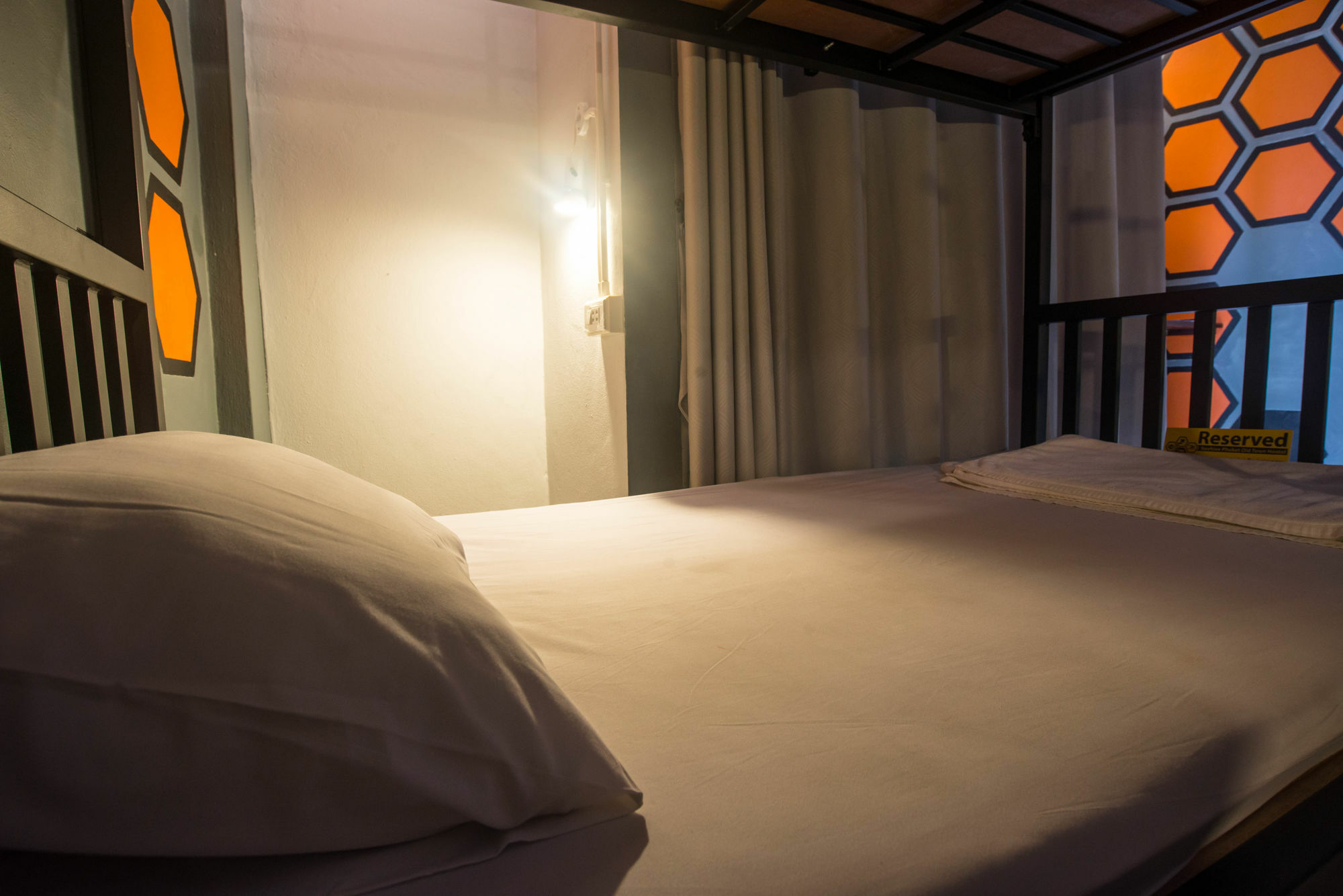 Beehive Old Town Hostel Phuket