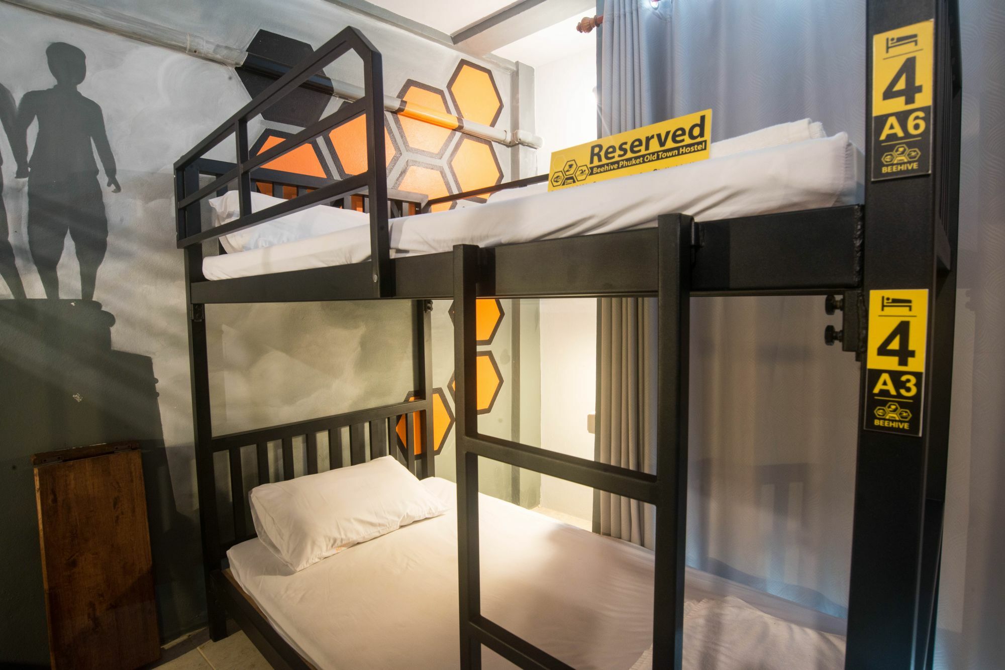 Hostel Beehive Old Town *