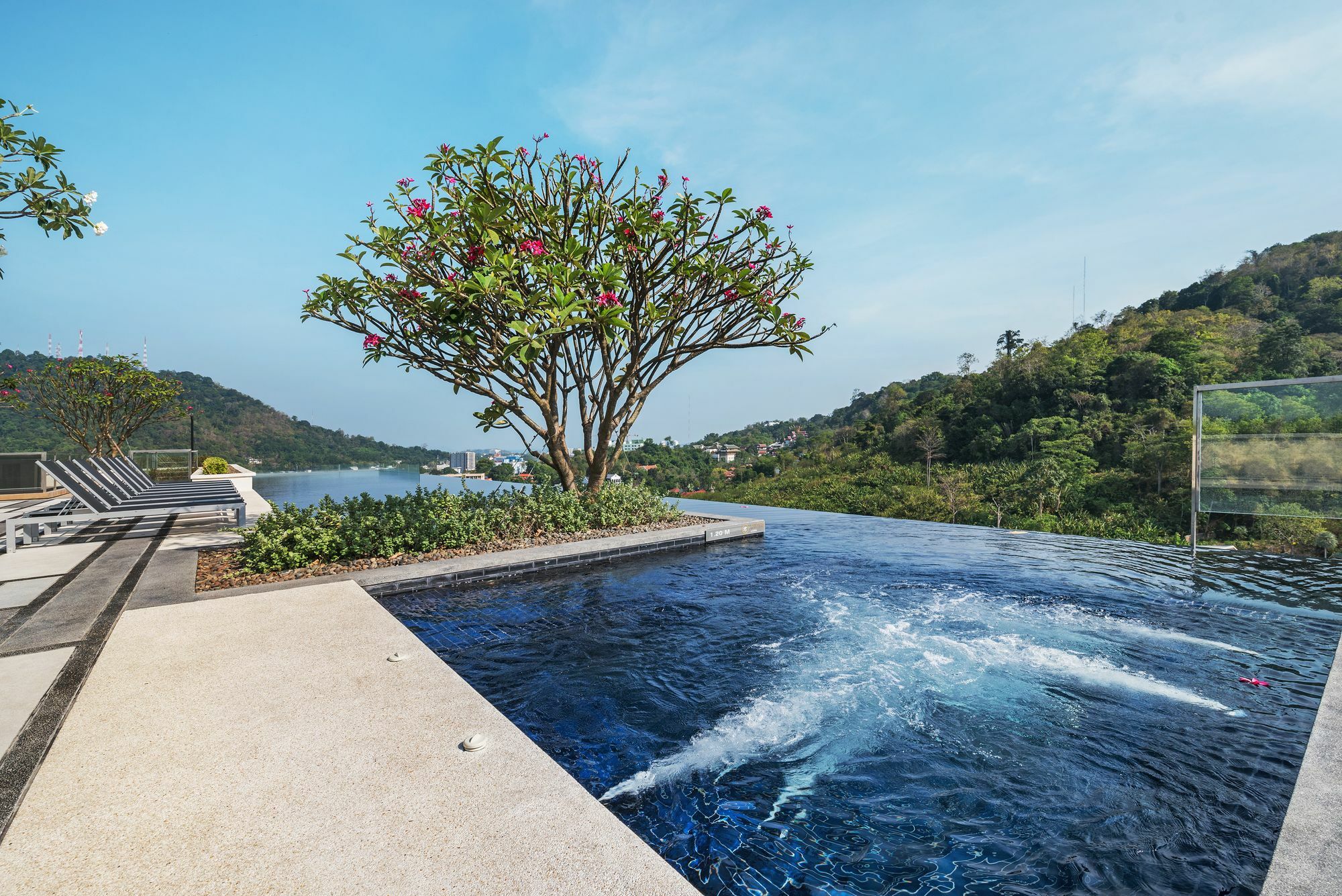Pangsapuri Favstay - The Base Height Phuket