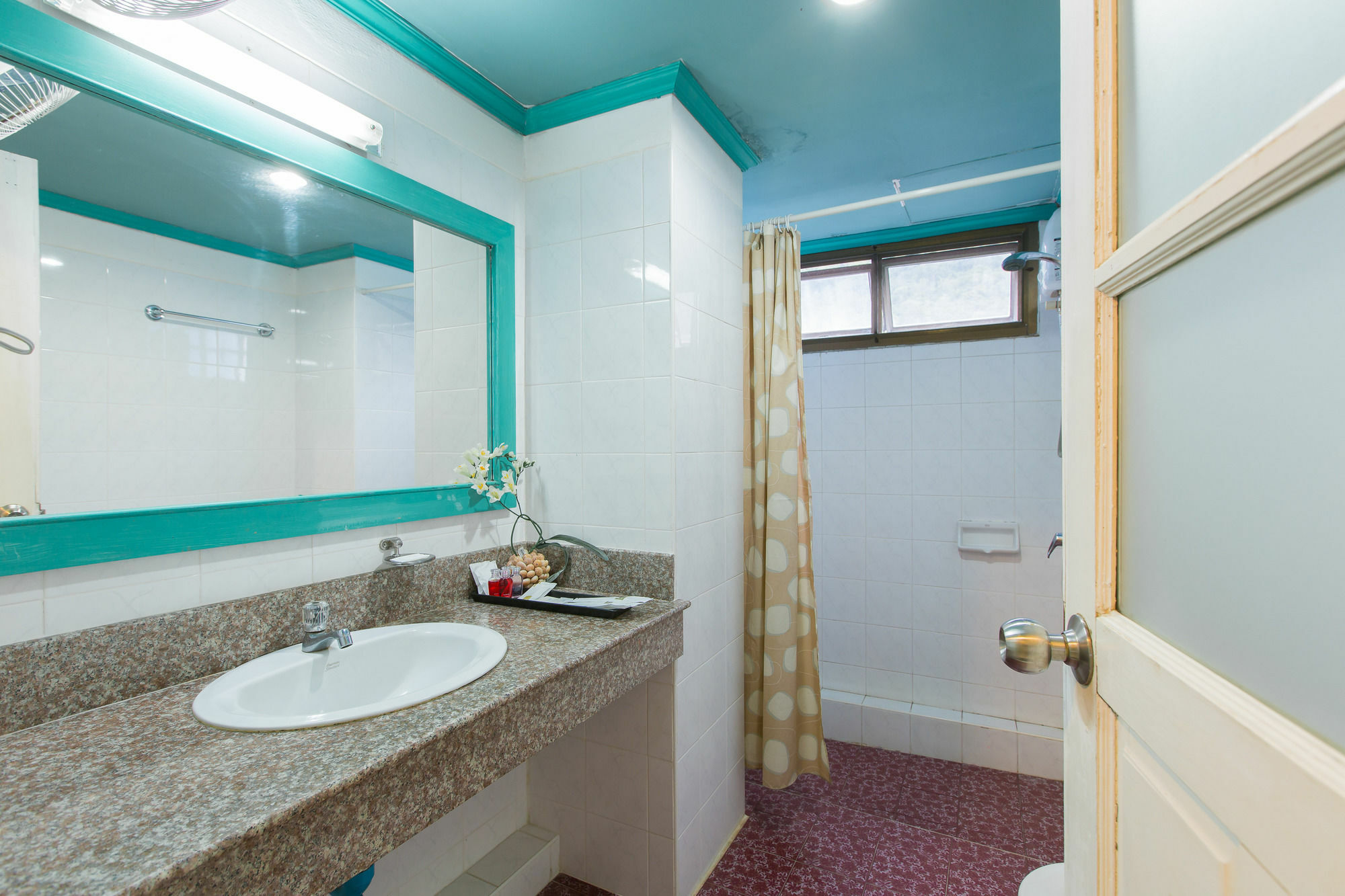 Barefoot Kalim Front Bed & Breakfast 3*