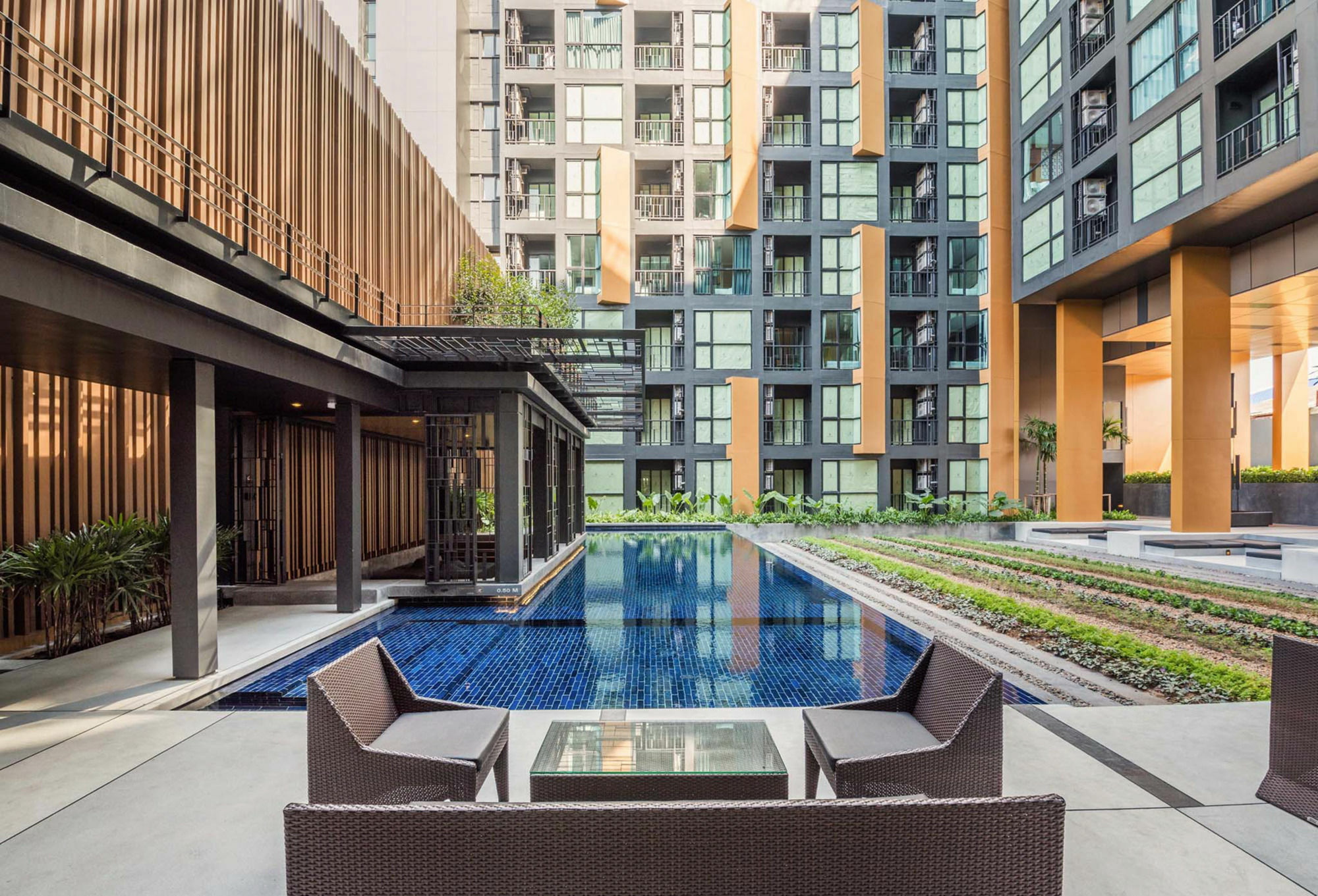 Favstay - The Base Height Phuket