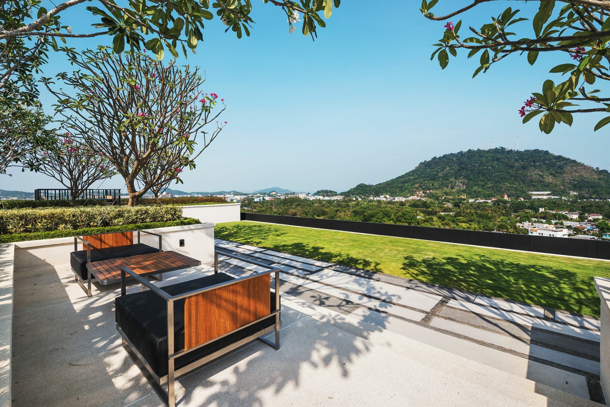 Favstay - The Base Height Phuket * Ratsada