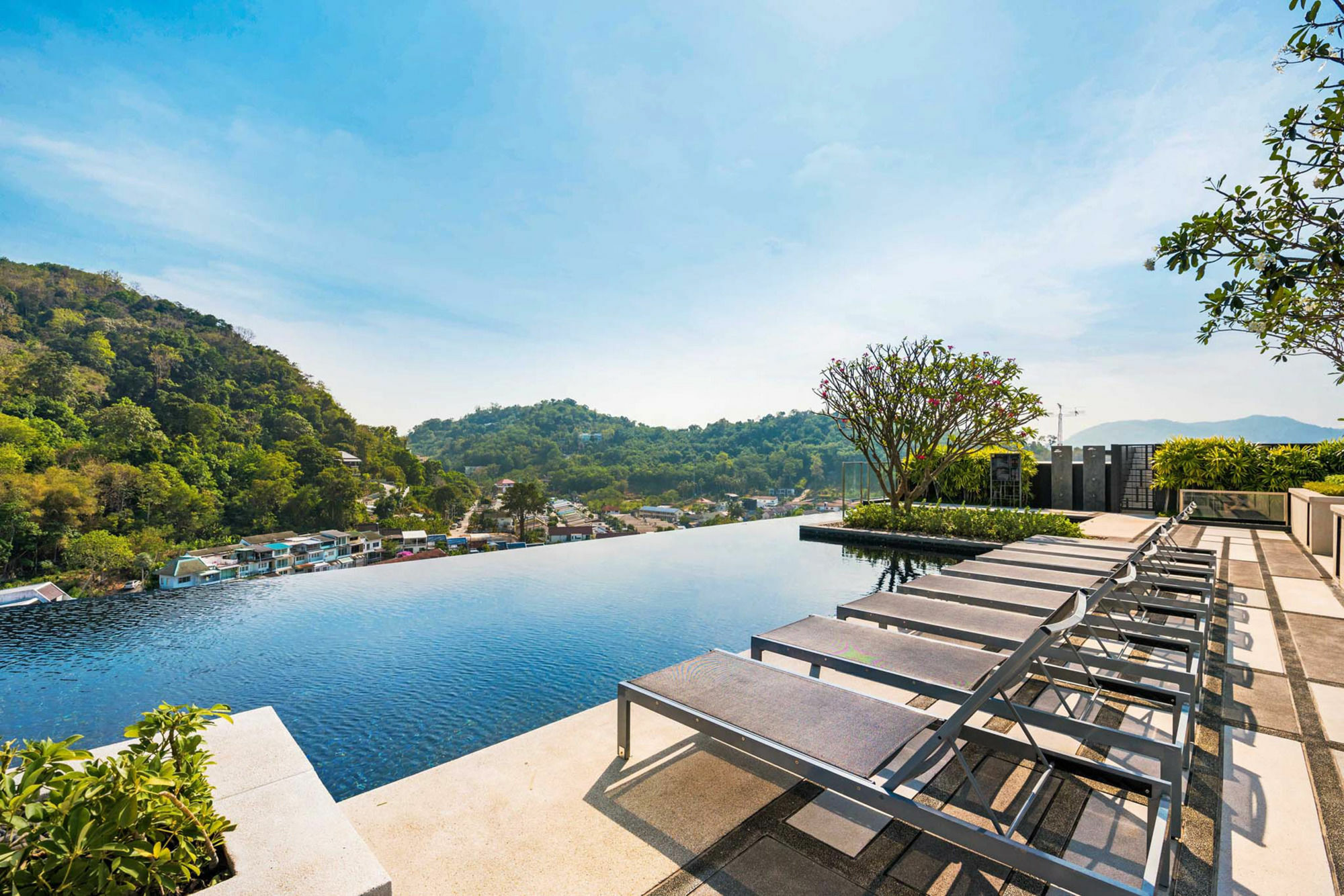 Favstay - The Base Height Phuket Pangsapuri *