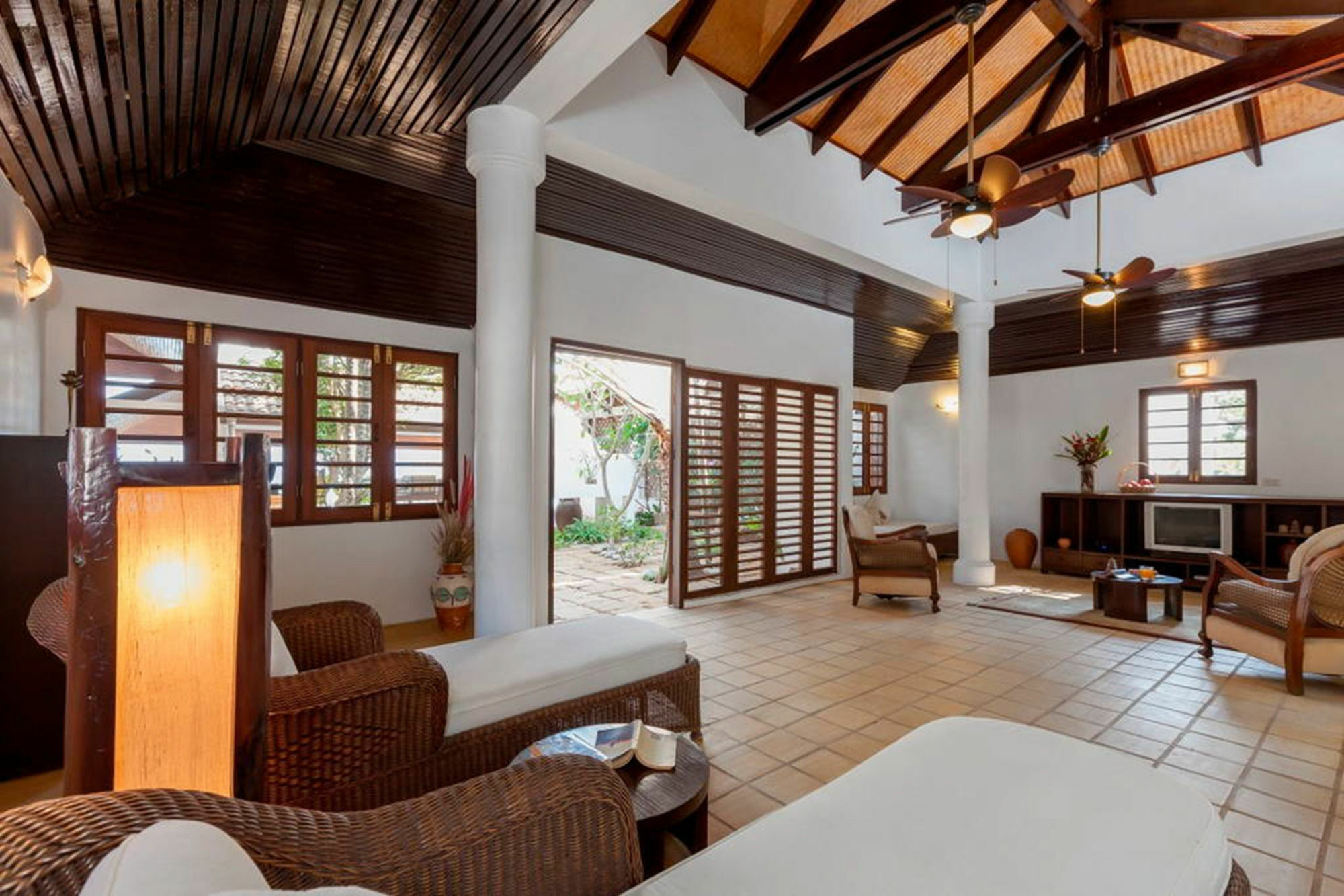 Villa Baan Khunying – Secluded Phuket Beachfront Rawai