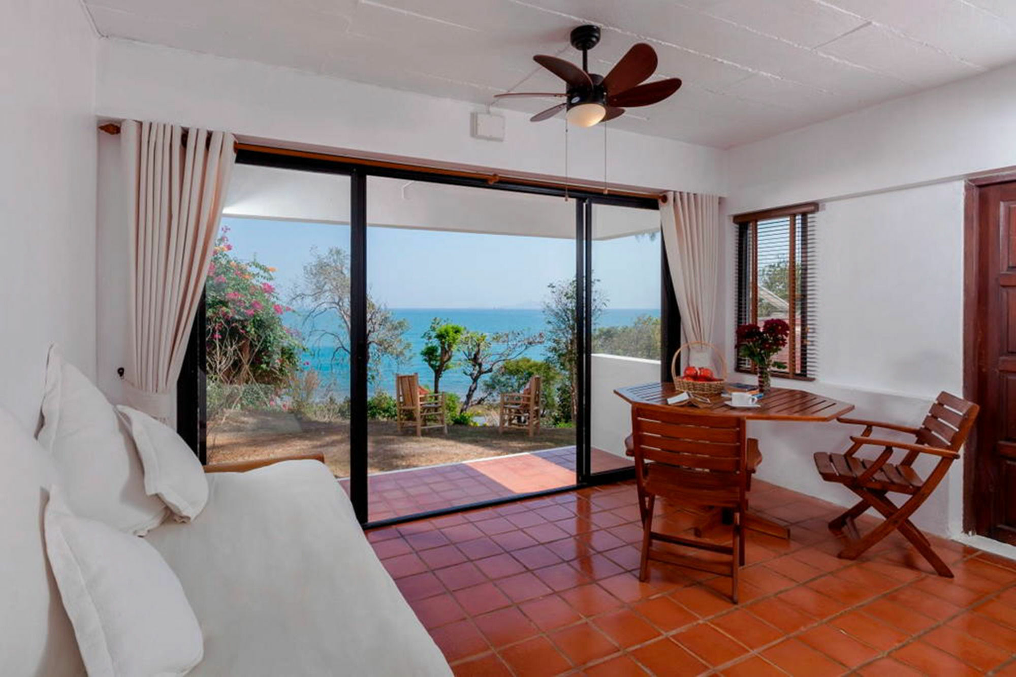 Villa Baan Khunying – Secluded Phuket Beachfront *