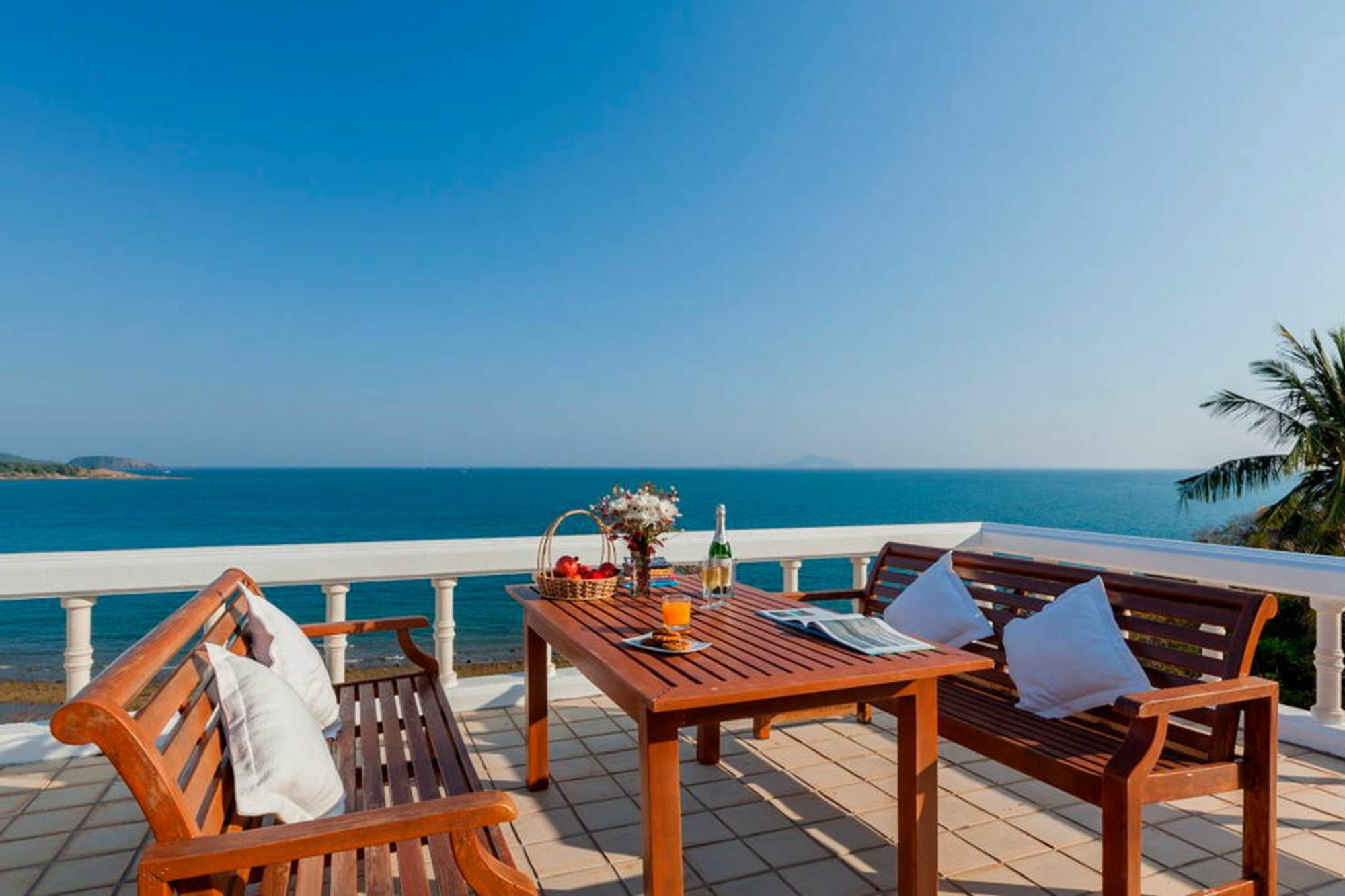 Baan Khunying – Secluded Phuket Beachfront Villa