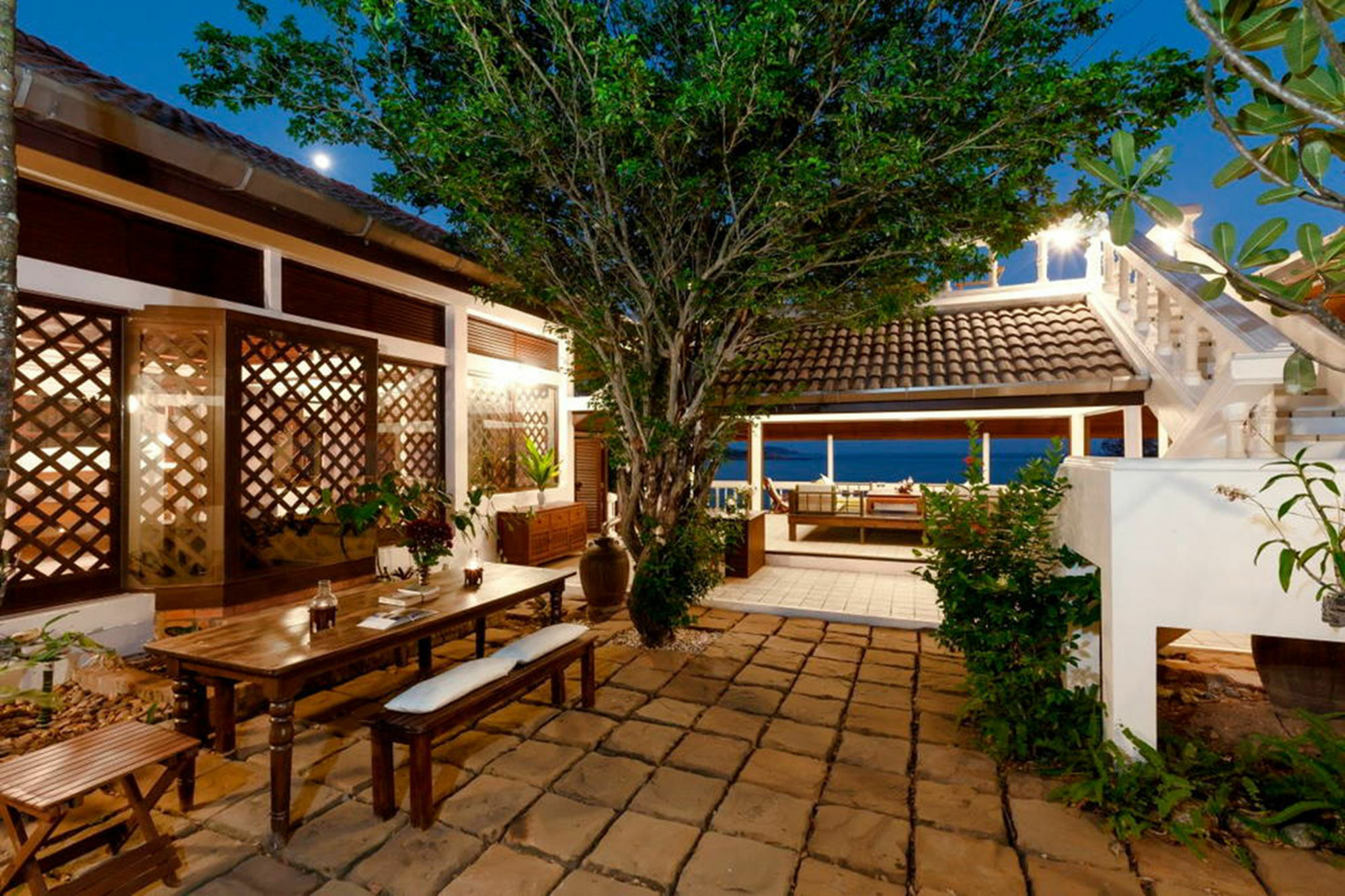 Villa Baan Khunying - Secluded Phuket Beachfront Villa *