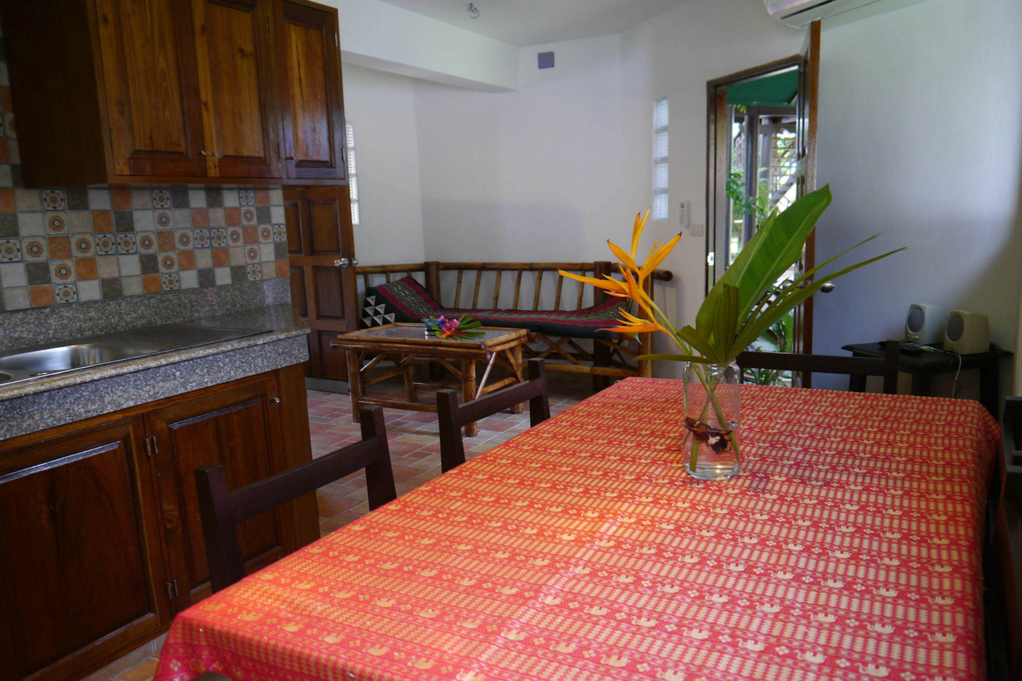 Baan Tukae By Holiplanet Apartment Rawai