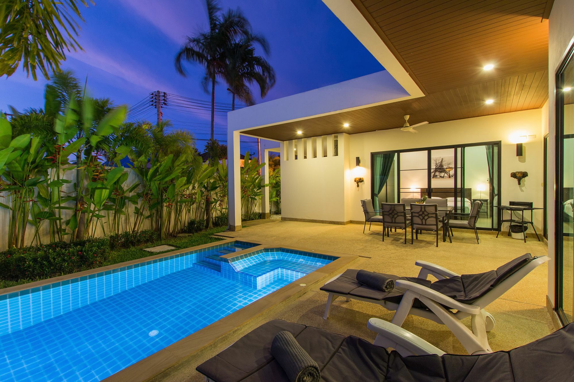 West Facing 3br Pool By Intira