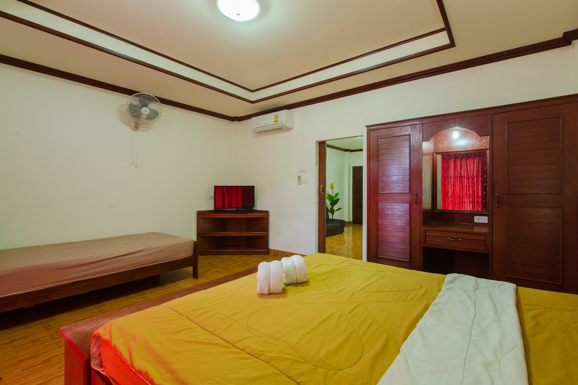 Apartment Rai Rom Yen Sha *