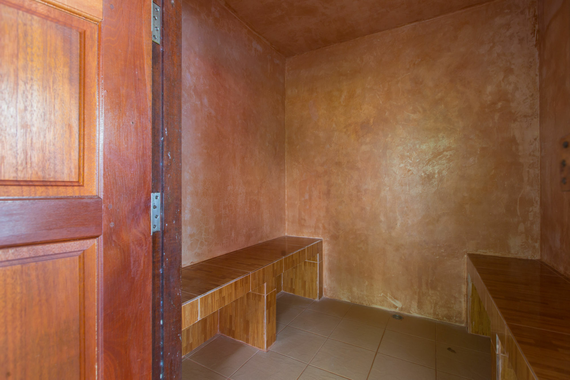 Rai Rom Yen Sha Apartment