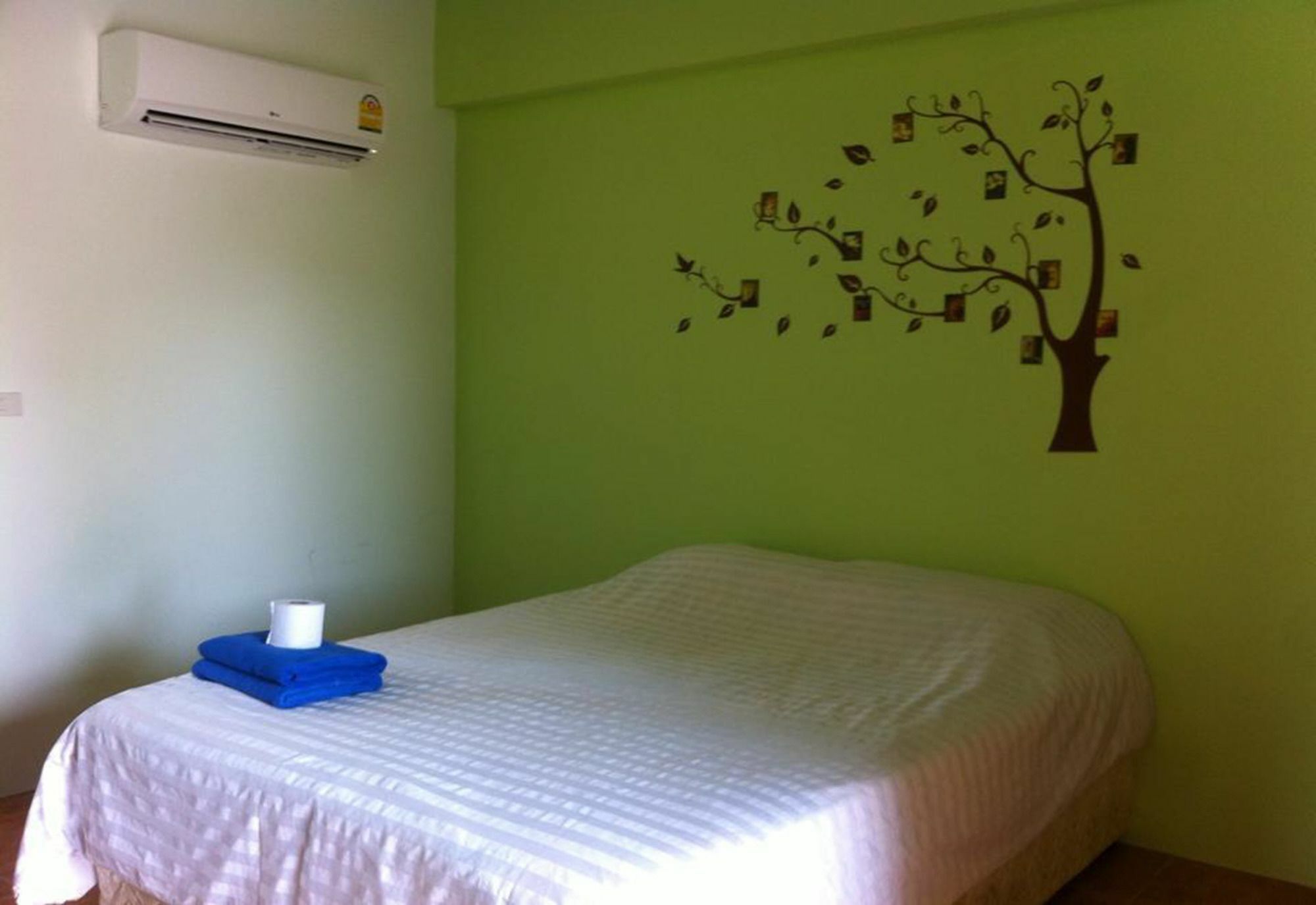 Six Pack Hostel Chalong