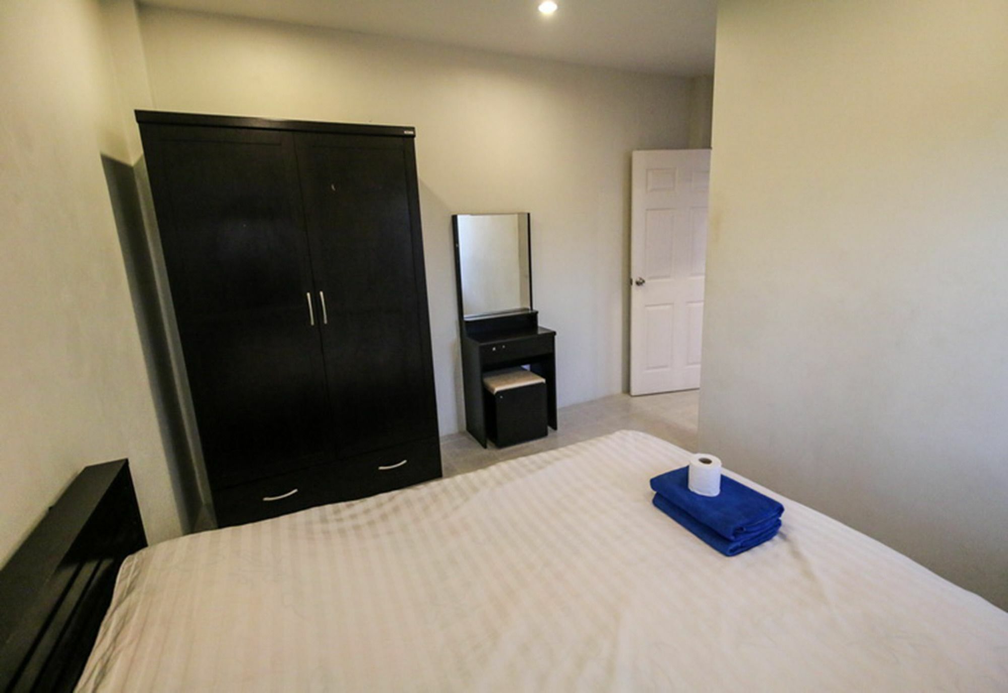 Six Pack Hostel *