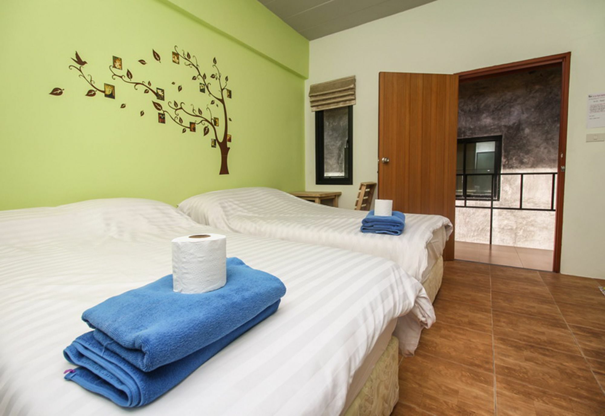 Hostel Six Pack