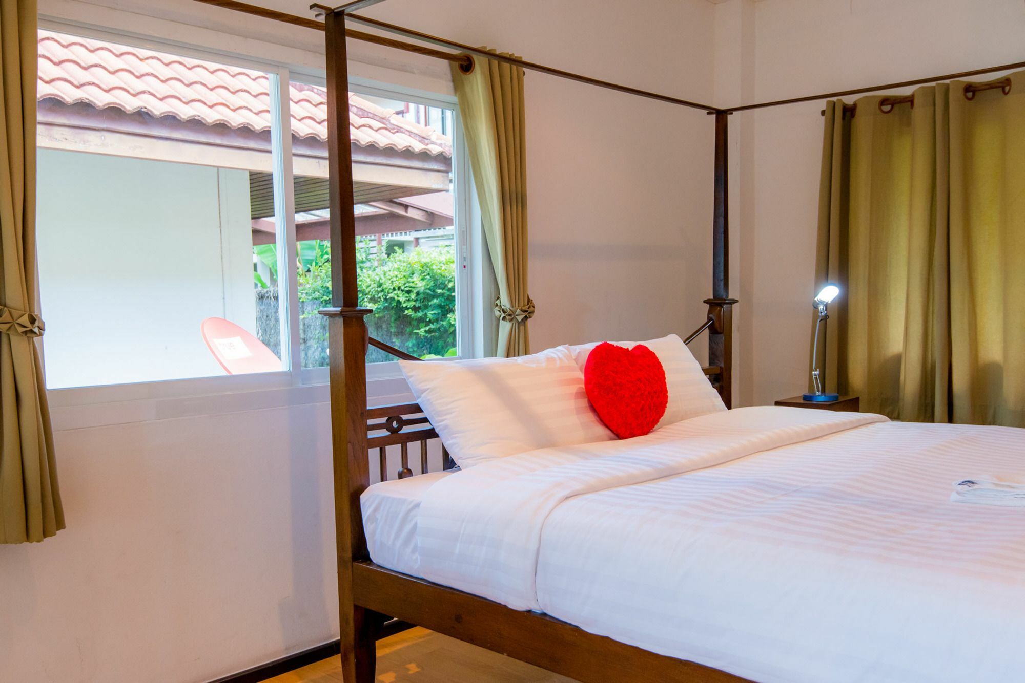 Tananza Pool Nern Khao Phuket