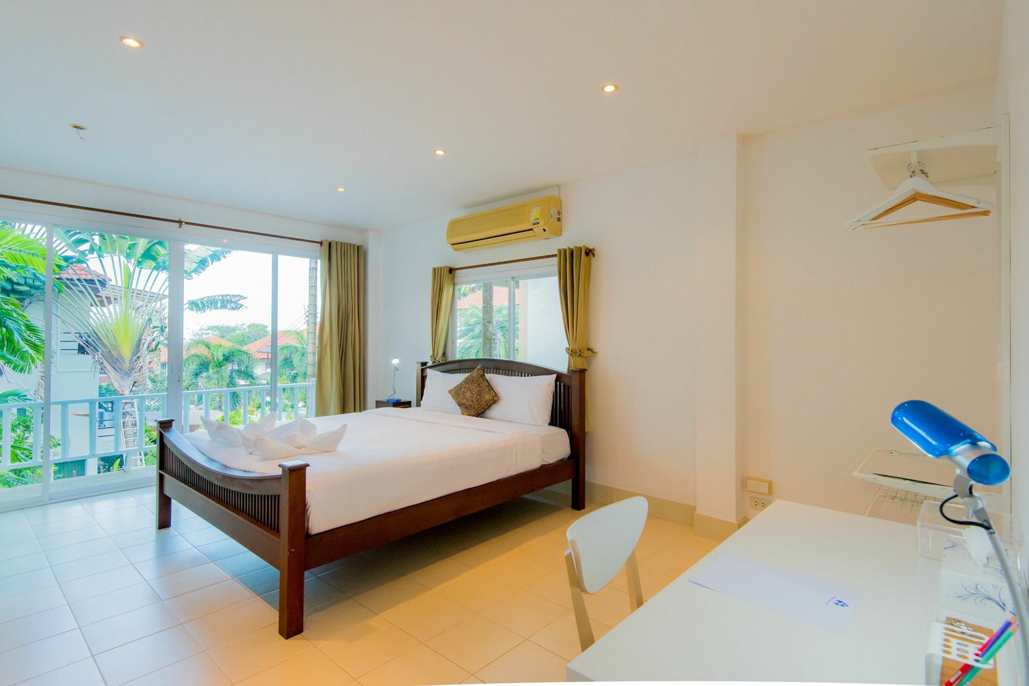 Tananza Pool Nern Khao Phuket *