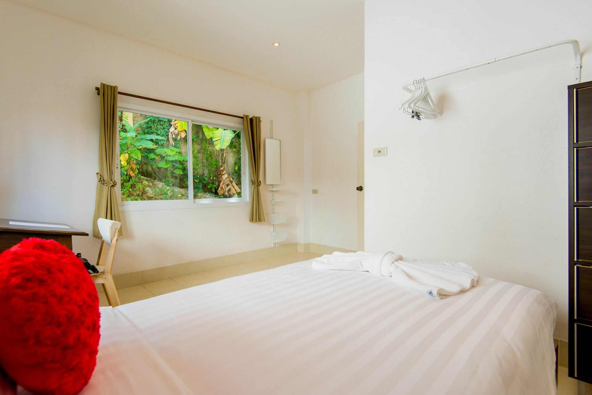 Tananza Pool Nern Khao Phuket