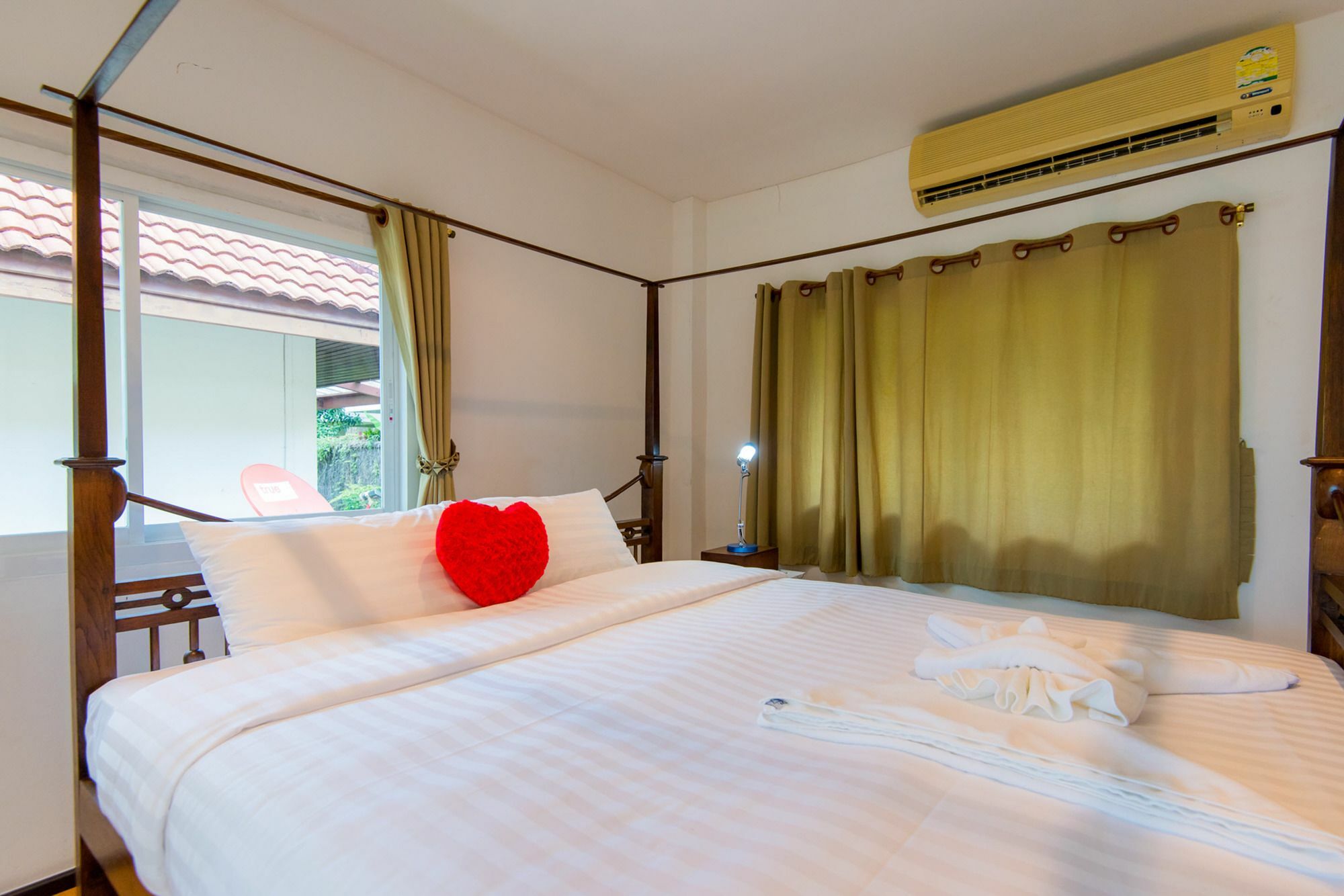 Tananza Pool Nern Khao Phuket *