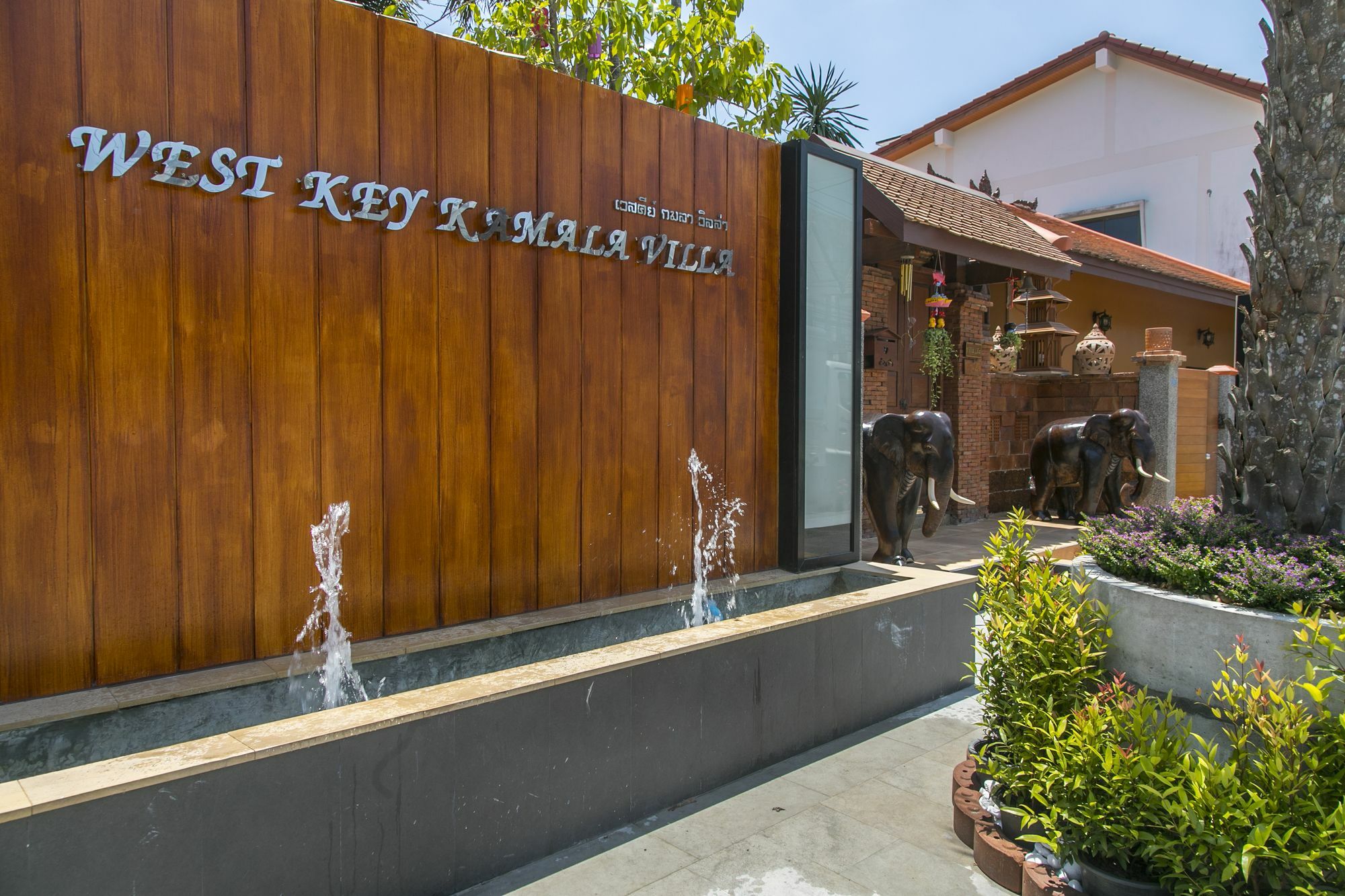 Hotel West Key Kamala Beach