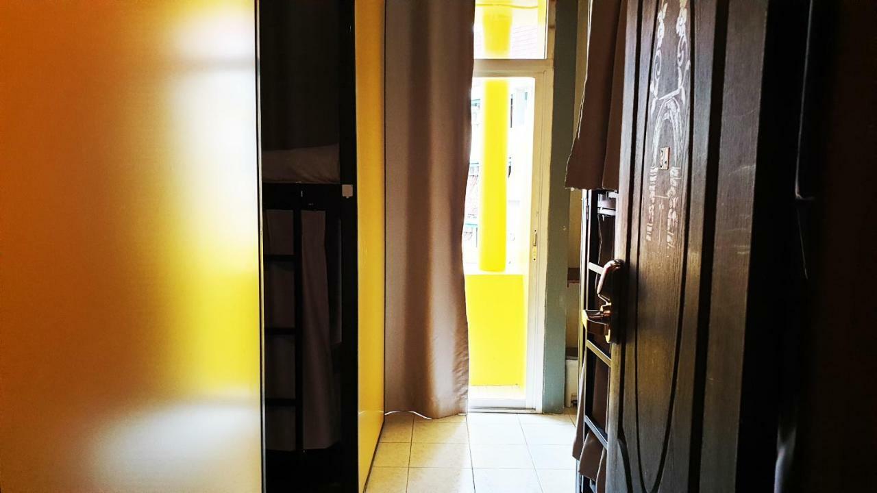 Hostel Beehive Old Town *