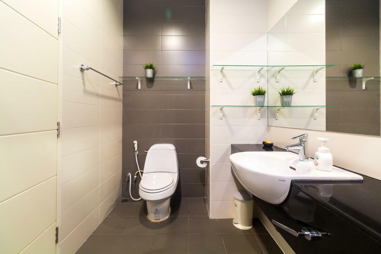 The Palm At Veloche Group By Lofty * Karon