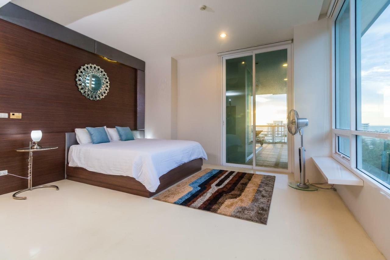 The Palm At Veloche Group By Lofty * Karon