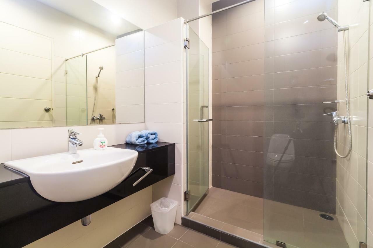The Palm At Veloche Group By Lofty *