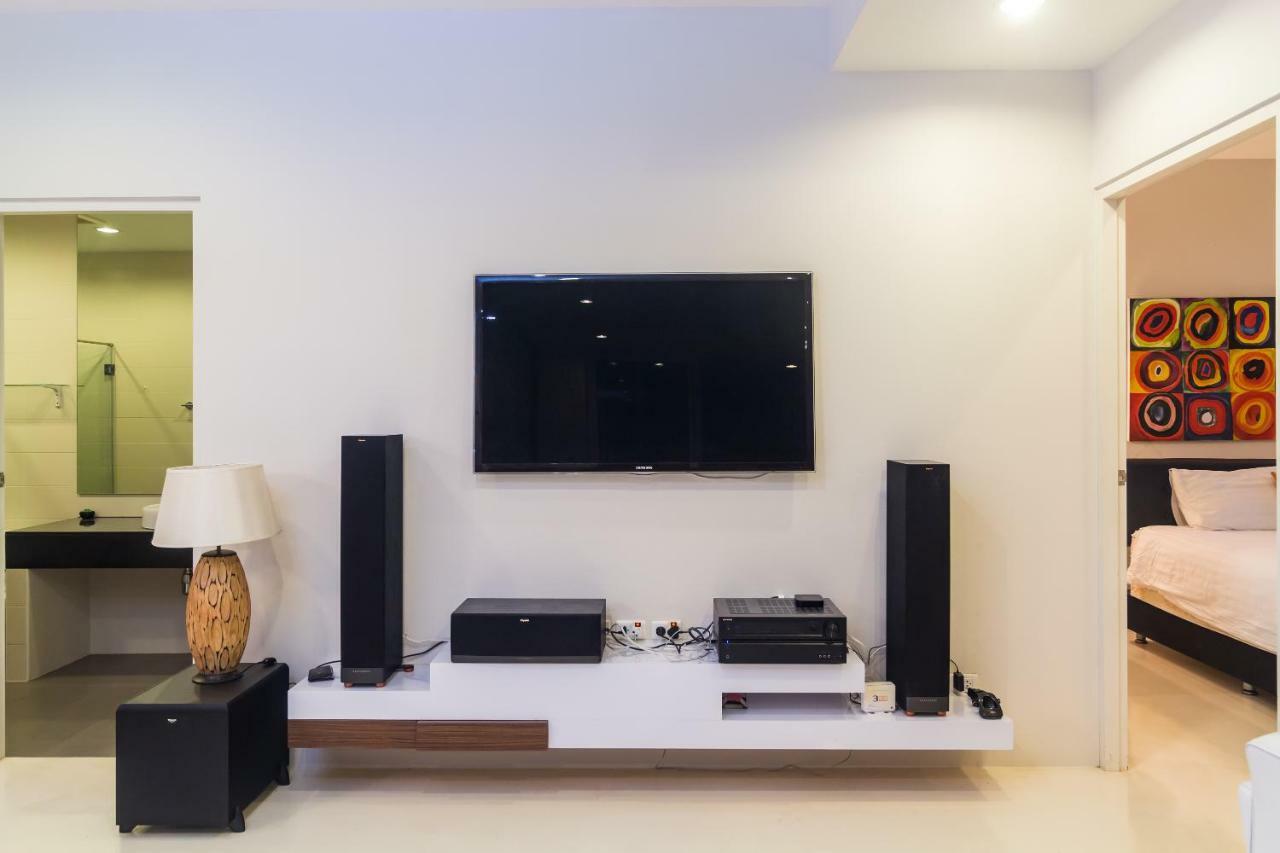 The Palm At Veloche Group By Lofty *
