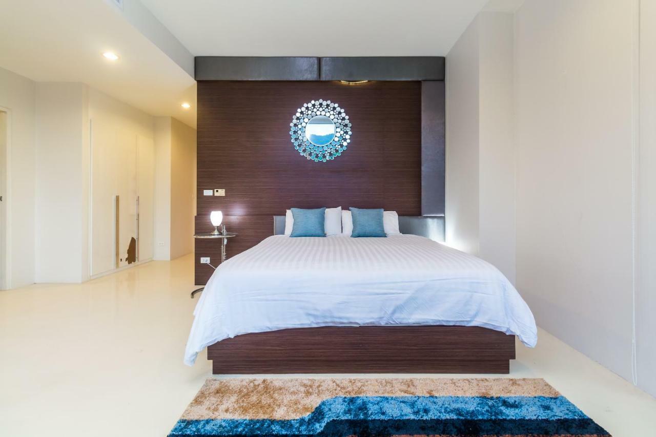 The Palm At Veloche Group By Lofty *