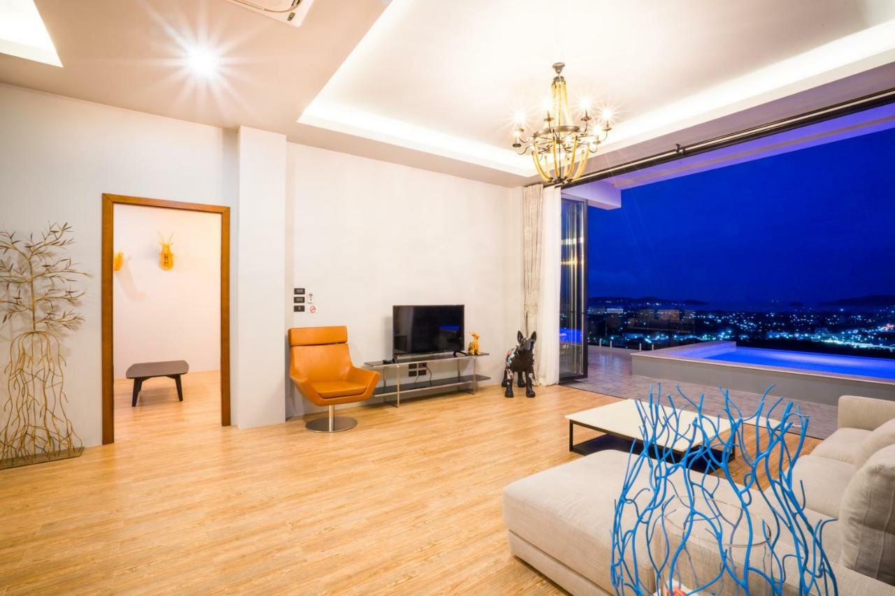 Villa Nakara Hill Phuket Chalong