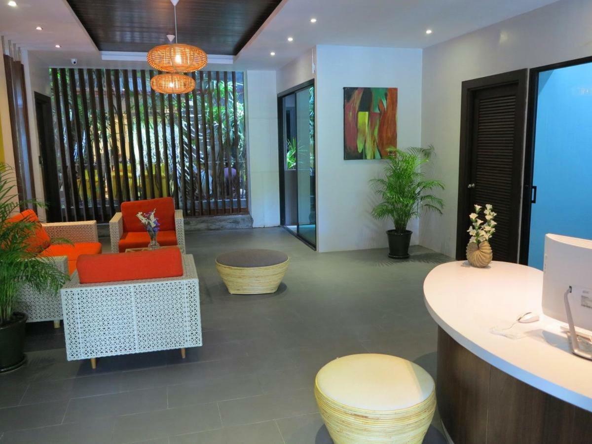Emerald Terrace Apartment *