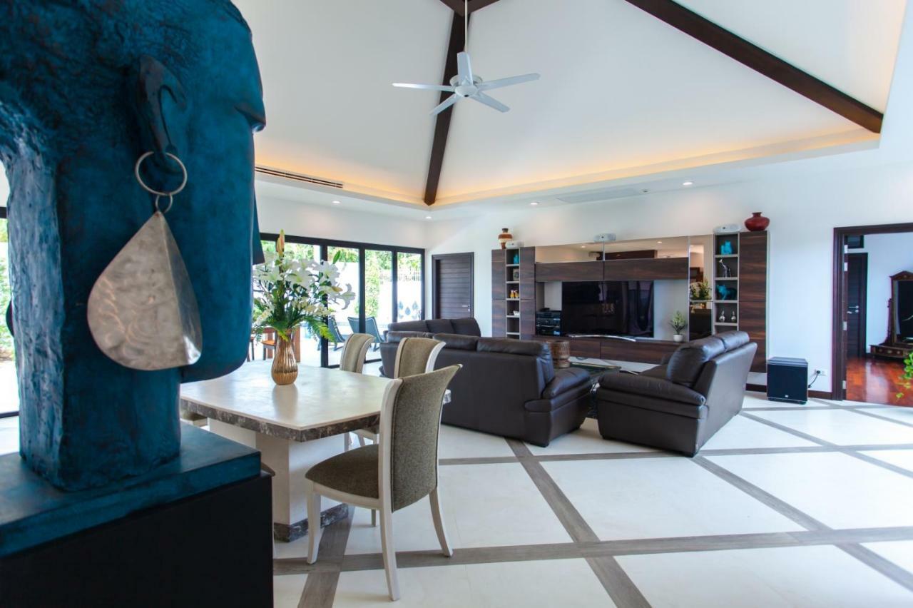 Spacious 4 Bedrooms Private Pool In Phuket Villa