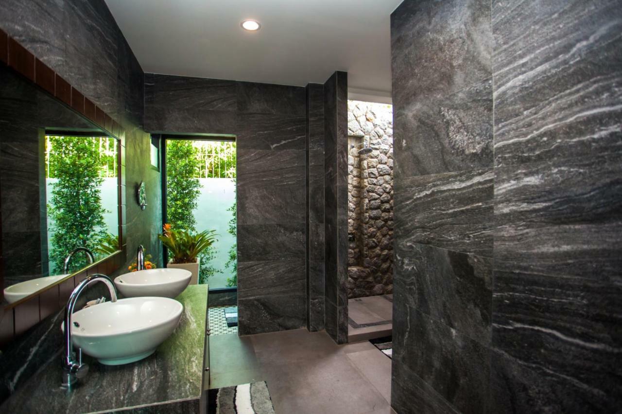 Spacious 4 Bedrooms Private Pool In Phuket Villa