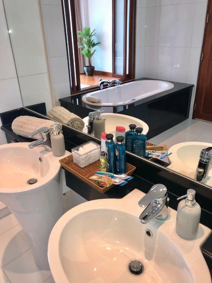 D-lux 4 Bed Beachfront With Sea View Apartment Cape Panwa